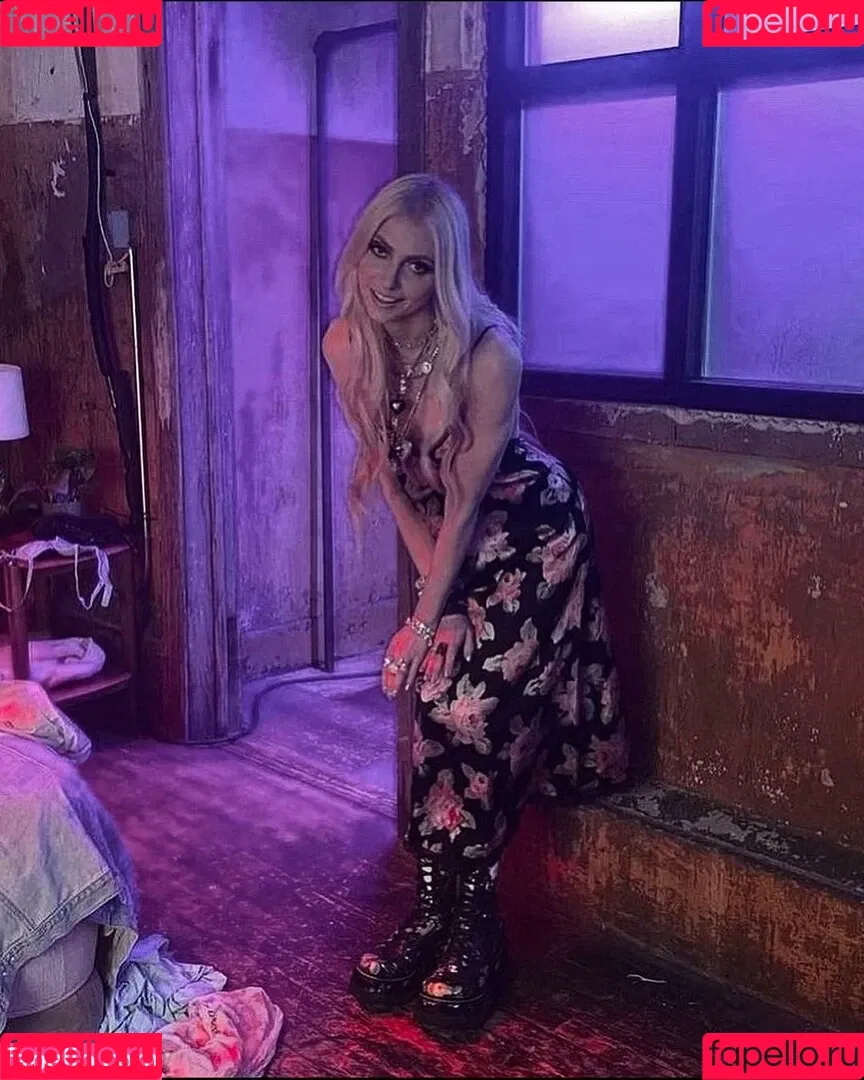 Taylor Momsen / aryelsoul / taylormomsen Onlyfans Photo Gallery 