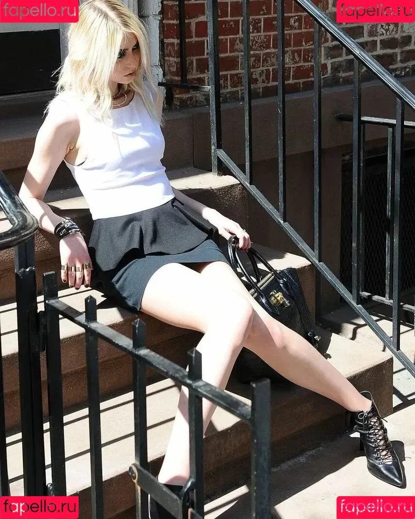 Taylor Momsen / aryelsoul / taylormomsen Onlyfans Photo Gallery 