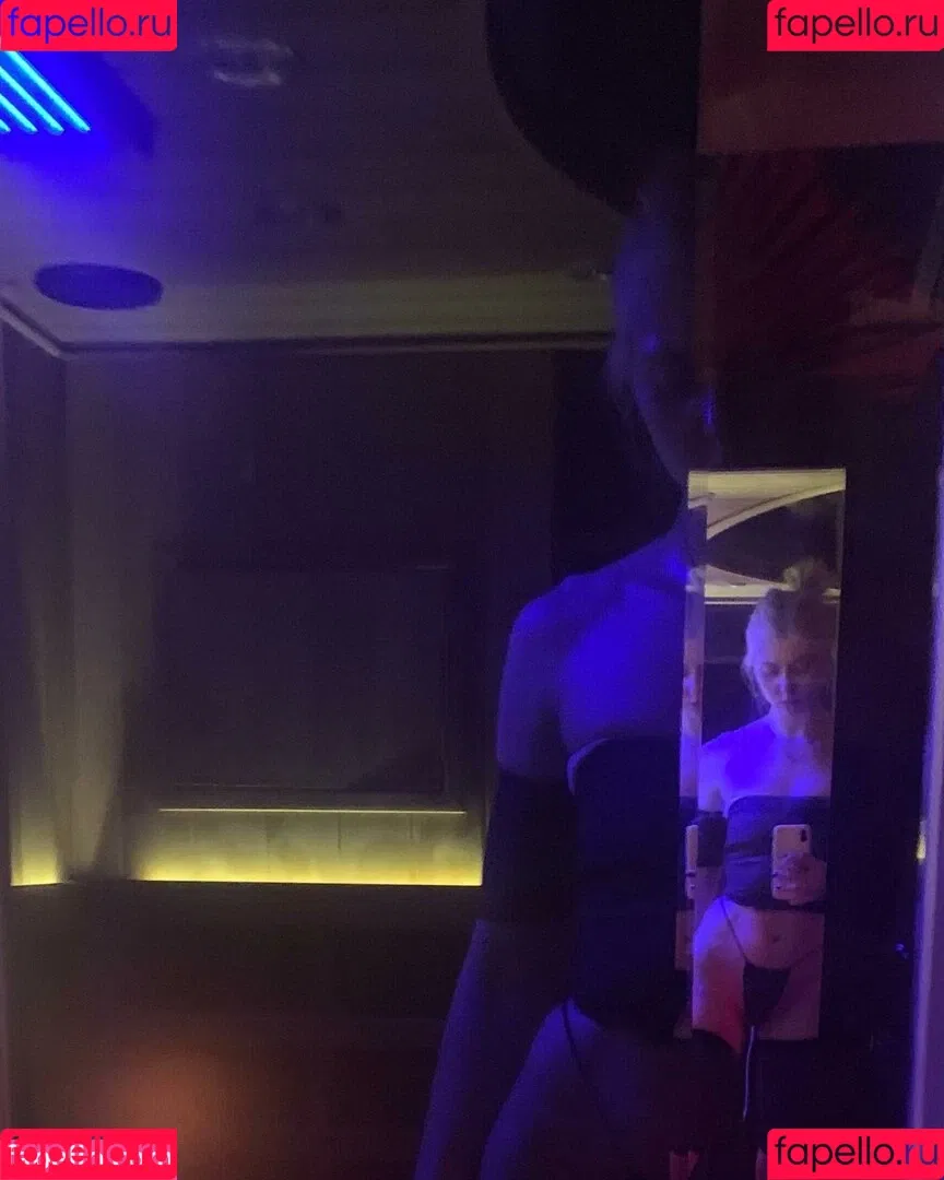 Taylor Momsen / aryelsoul / taylormomsen Onlyfans Photo Gallery 