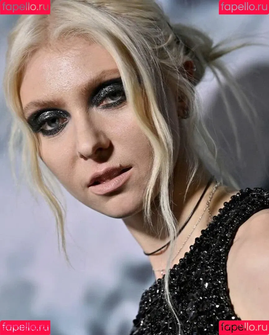 Taylor Momsen / aryelsoul / taylormomsen Onlyfans Photo Gallery 