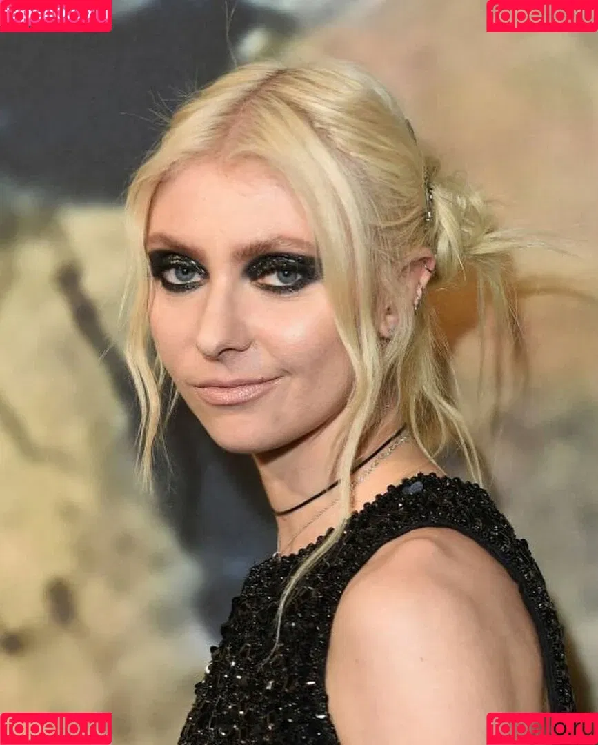 Taylor Momsen / aryelsoul / taylormomsen Onlyfans Photo Gallery 