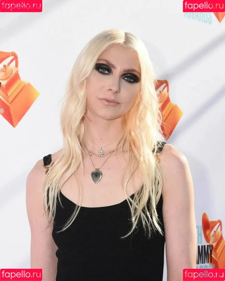 Taylor Momsen / aryelsoul / taylormomsen Onlyfans Photo Gallery 
