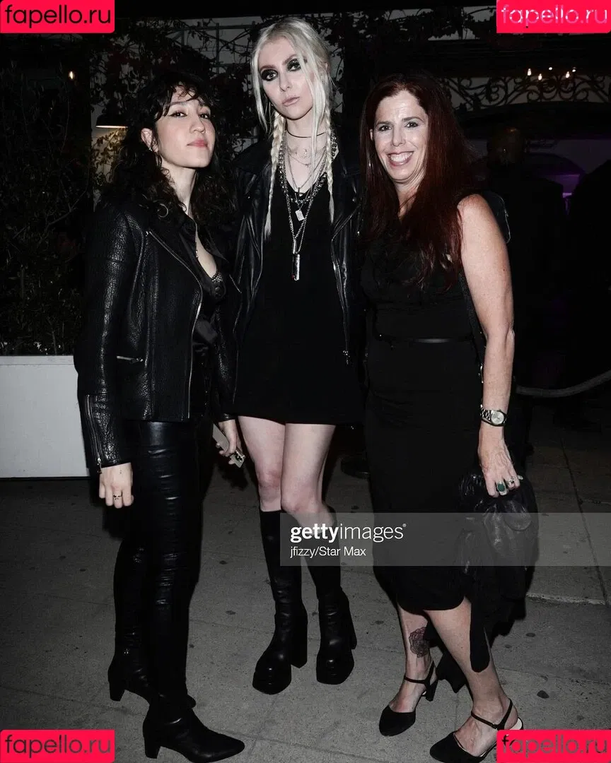 Taylor Momsen / aryelsoul / taylormomsen Onlyfans Photo Gallery 