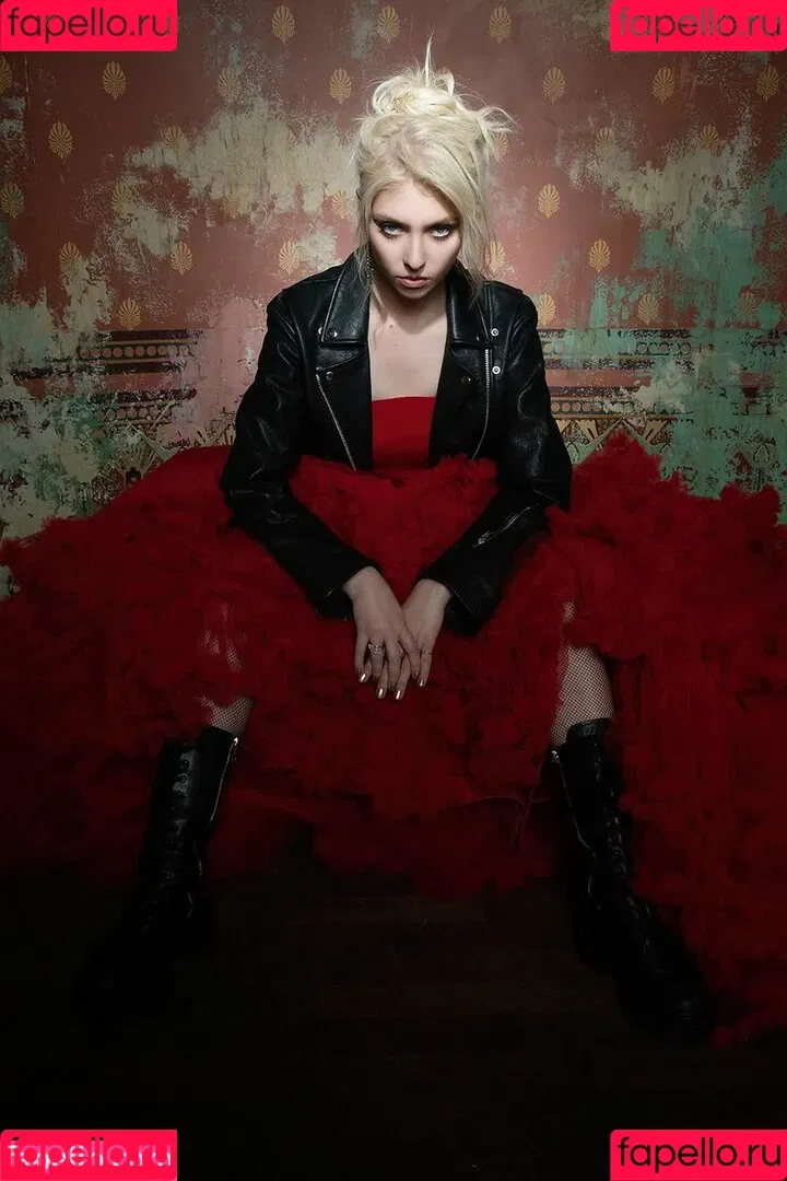Taylor Momsen / aryelsoul / taylormomsen Onlyfans Photo Gallery 