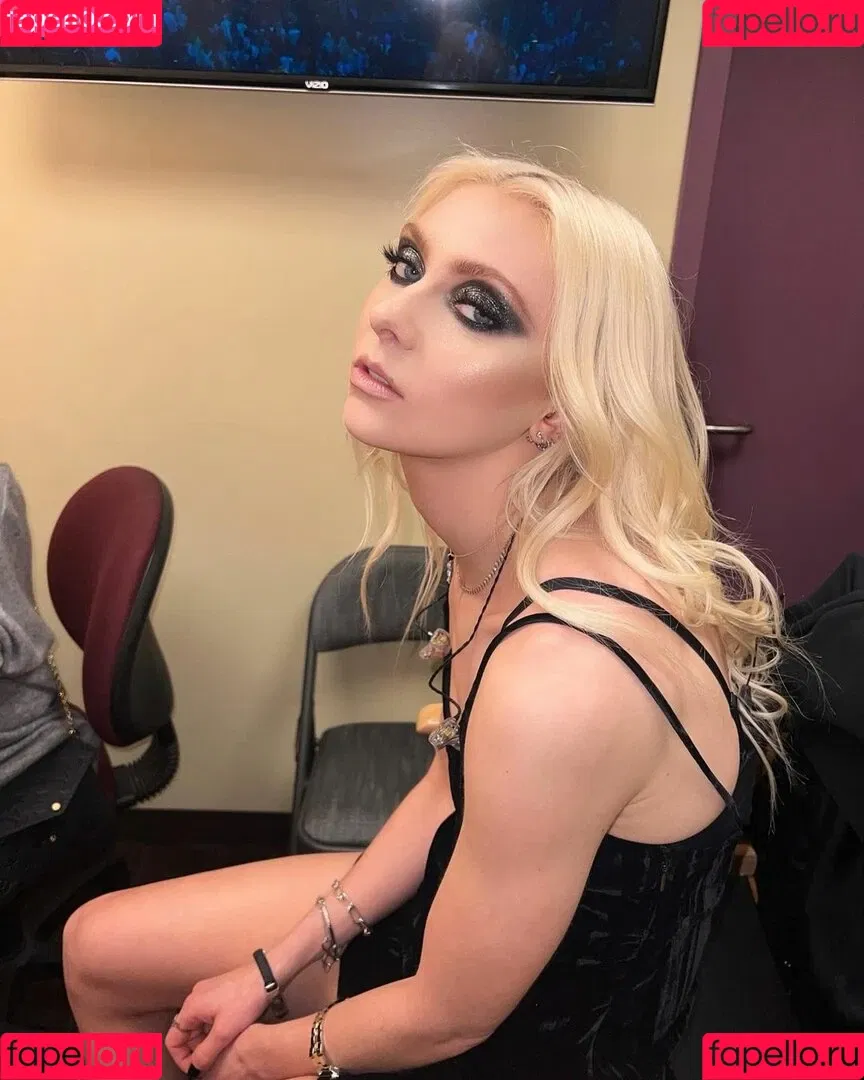 Taylor Momsen / aryelsoul / taylormomsen Onlyfans Photo Gallery 