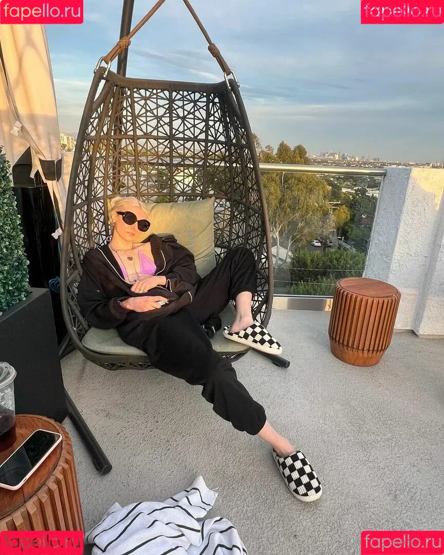 Taylor Momsen / aryelsoul / taylormomsen Onlyfans Photo Gallery 