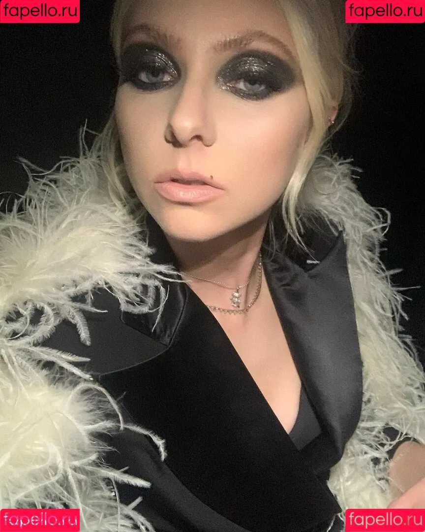Taylor Momsen / aryelsoul / taylormomsen Onlyfans Photo Gallery 