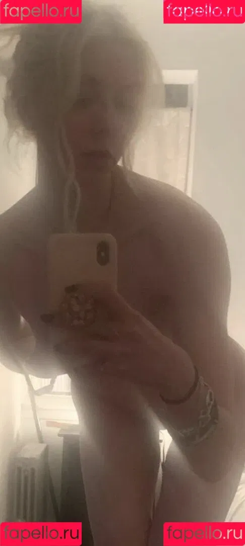 Taylor Momsen / aryelsoul / taylormomsen Onlyfans Photo Gallery 