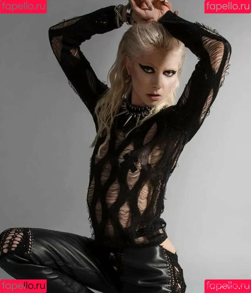 Taylor Momsen / aryelsoul / taylormomsen Onlyfans Photo Gallery 