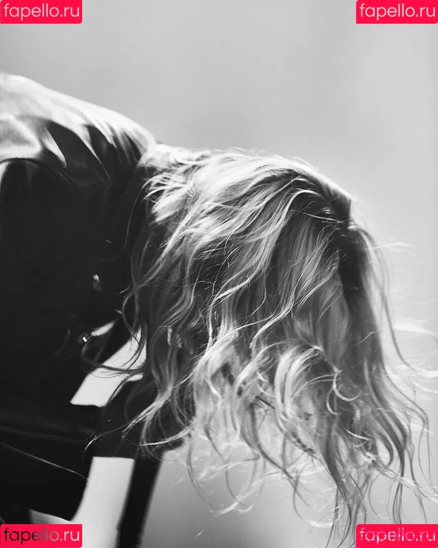 Taylor Momsen / aryelsoul / taylormomsen Onlyfans Photo Gallery 