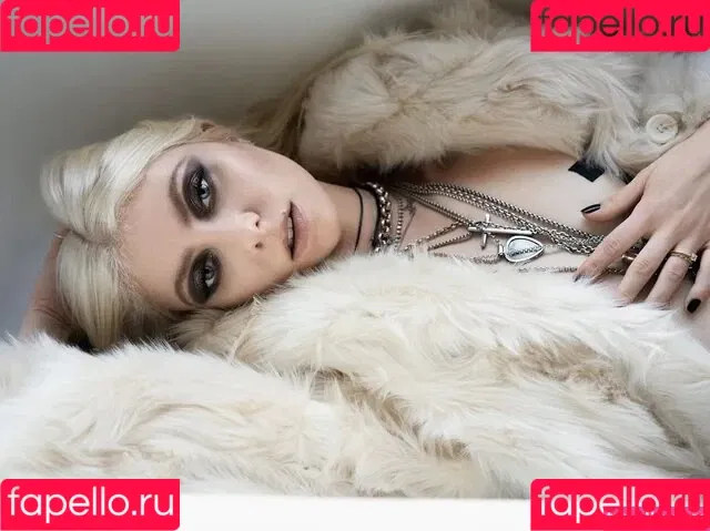 Taylor Momsen / aryelsoul / taylormomsen Onlyfans Photo Gallery 