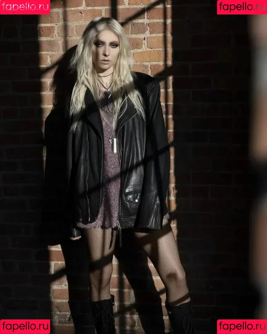 Taylor Momsen / aryelsoul / taylormomsen Onlyfans Photo Gallery 