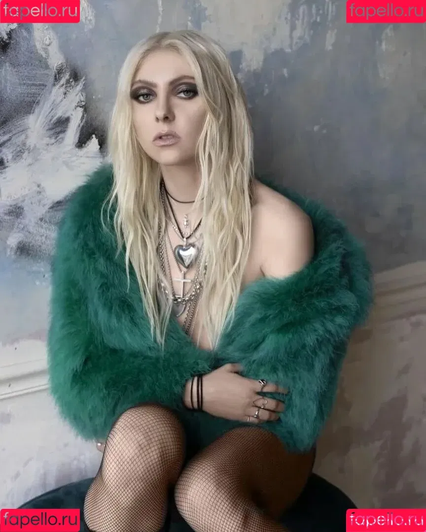 Taylor Momsen / aryelsoul / taylormomsen Onlyfans Photo Gallery 