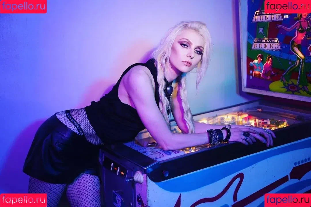 Taylor Momsen / aryelsoul / taylormomsen Onlyfans Photo Gallery 