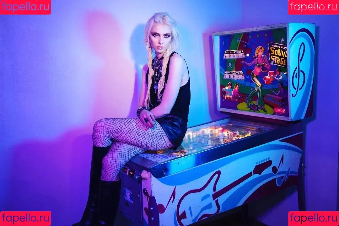 Taylor Momsen / aryelsoul / taylormomsen Onlyfans Photo Gallery 