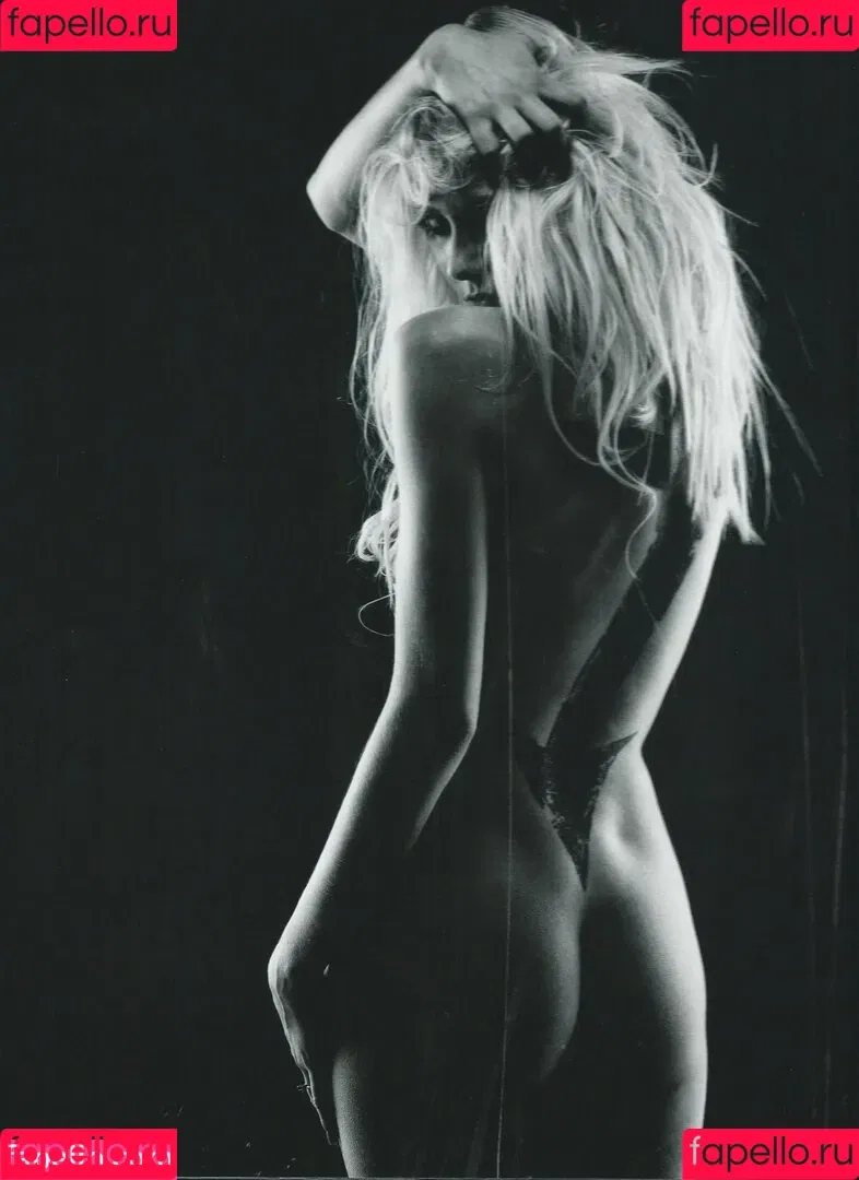 Taylor Momsen / aryelsoul / taylormomsen Onlyfans Photo Gallery 