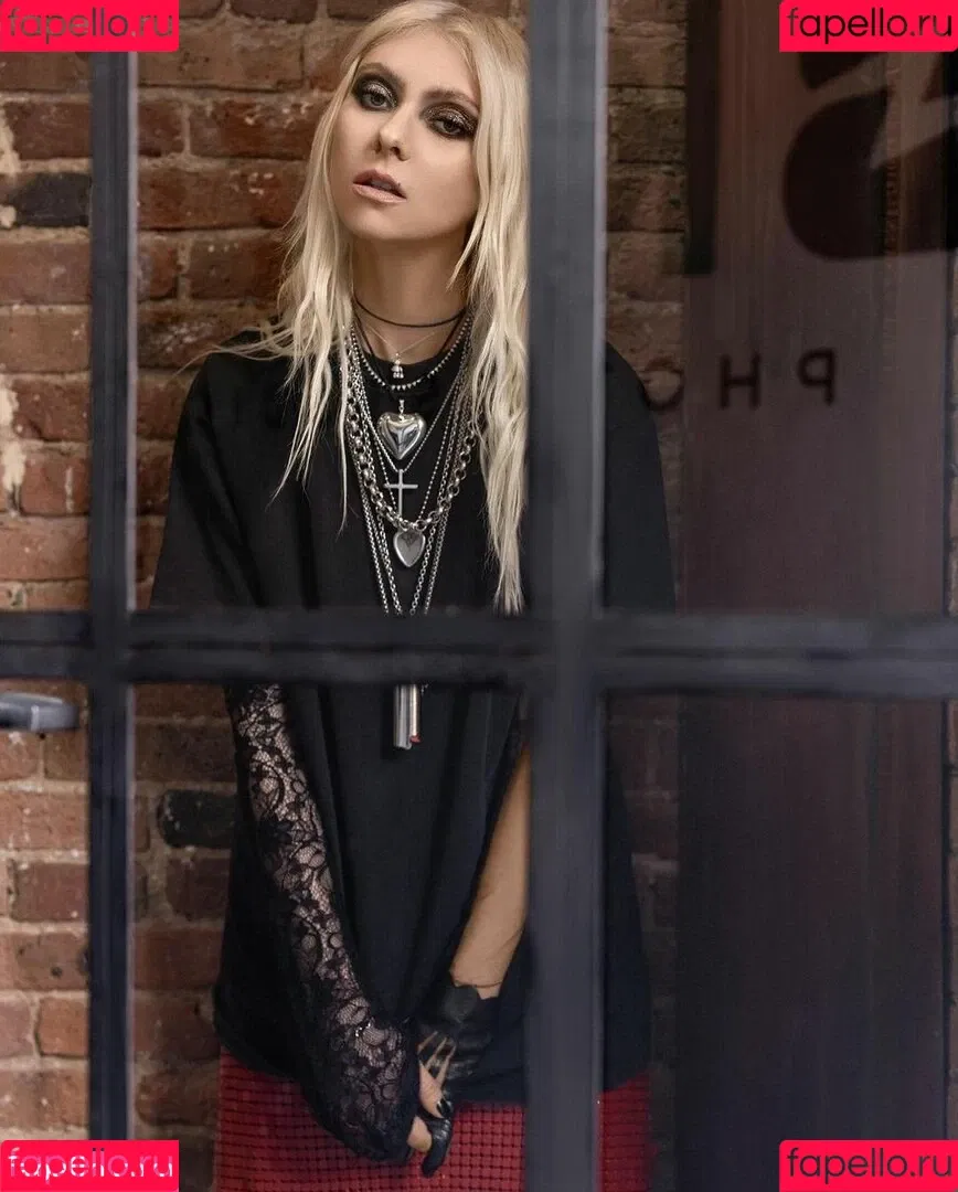 Taylor Momsen / aryelsoul / taylormomsen Onlyfans Photo Gallery 