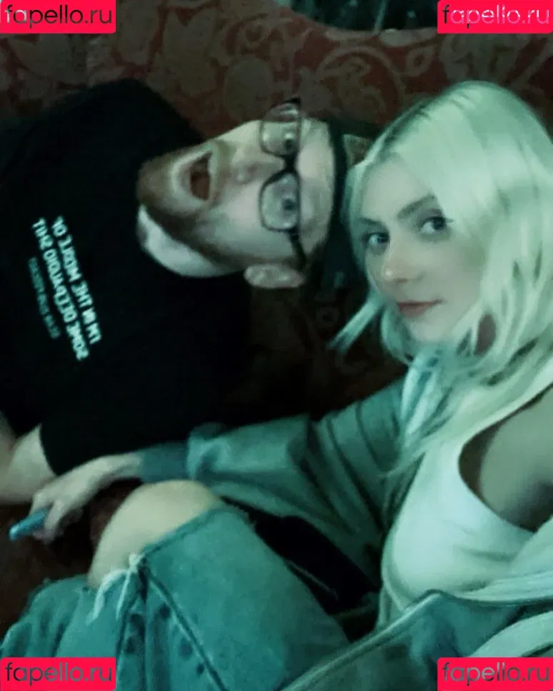 Taylor Momsen / aryelsoul / taylormomsen Onlyfans Photo Gallery 