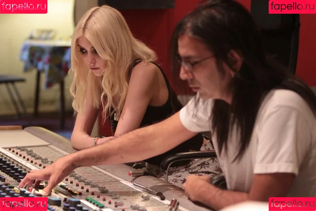 Taylor Momsen / aryelsoul / taylormomsen Onlyfans Photo Gallery 