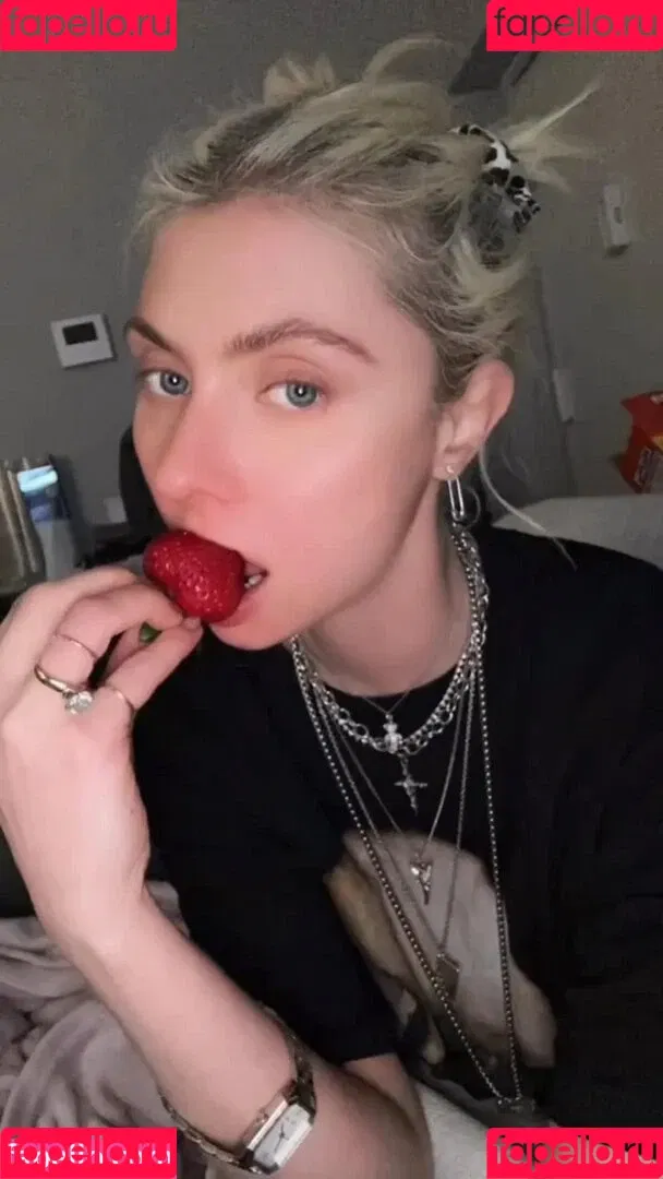 Taylor Momsen / aryelsoul / taylormomsen Onlyfans Photo Gallery 