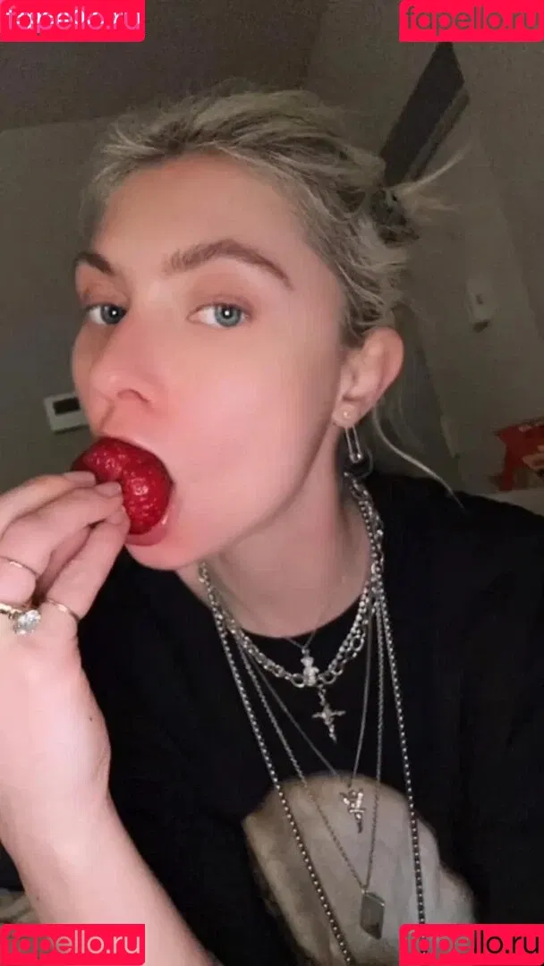 Taylor Momsen / aryelsoul / taylormomsen Onlyfans Photo Gallery 