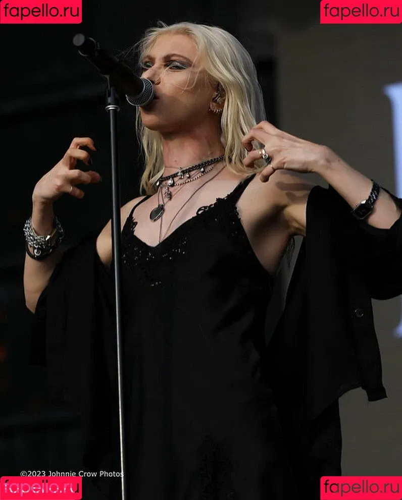 Taylor Momsen / aryelsoul / taylormomsen Onlyfans Photo Gallery 