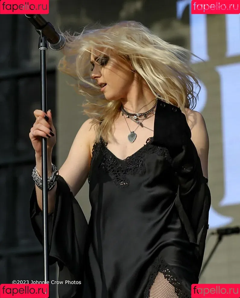 Taylor Momsen / aryelsoul / taylormomsen Onlyfans Photo Gallery 