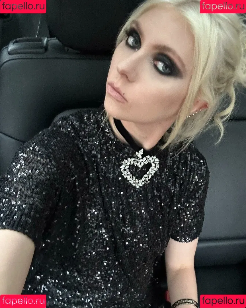 Taylor Momsen / aryelsoul / taylormomsen Onlyfans Photo Gallery 