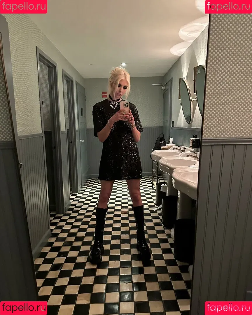 Taylor Momsen / aryelsoul / taylormomsen Onlyfans Photo Gallery 