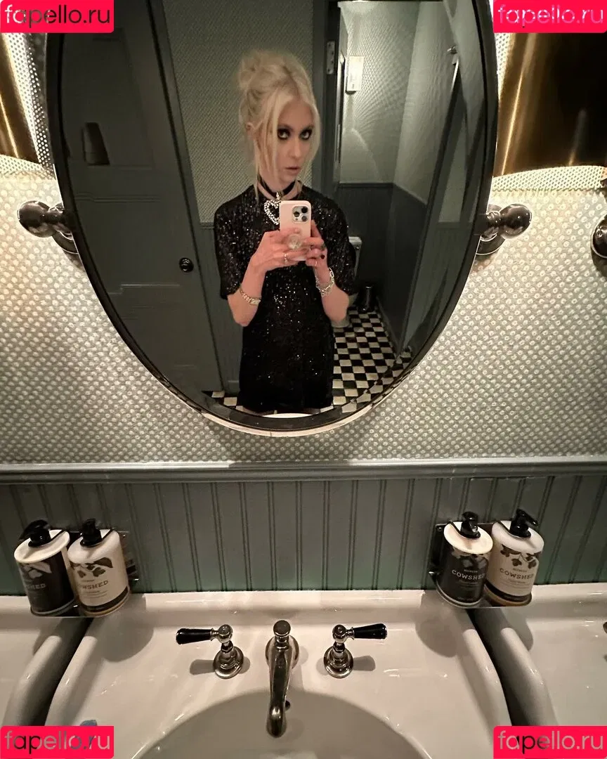 Taylor Momsen / aryelsoul / taylormomsen Onlyfans Photo Gallery 