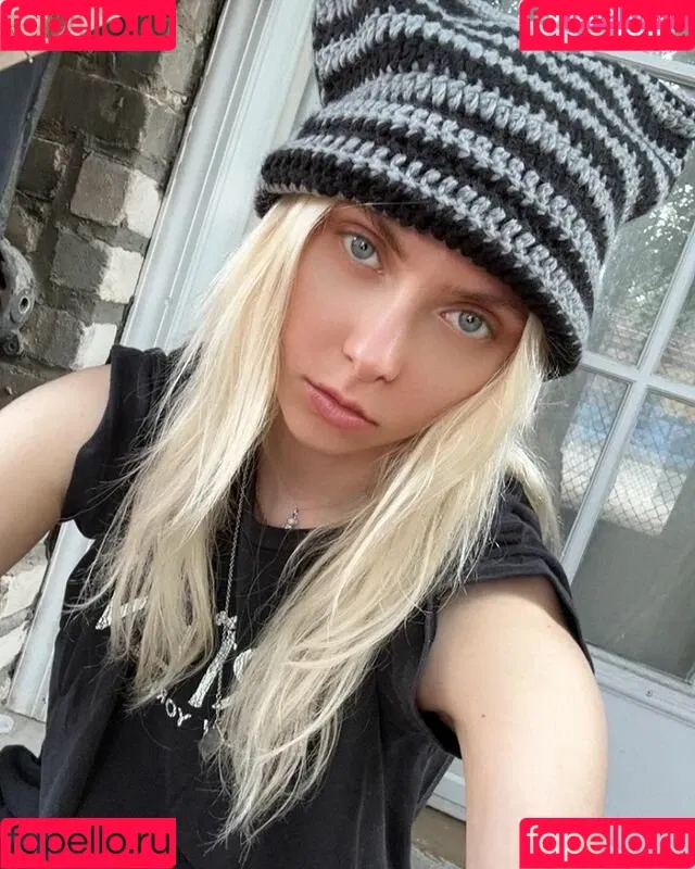 Taylor Momsen / aryelsoul / taylormomsen Onlyfans Photo Gallery 