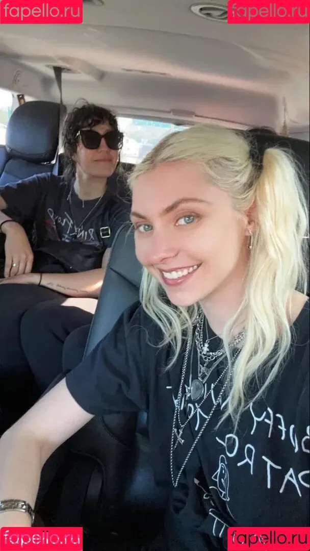 Taylor Momsen / aryelsoul / taylormomsen Onlyfans Photo Gallery 