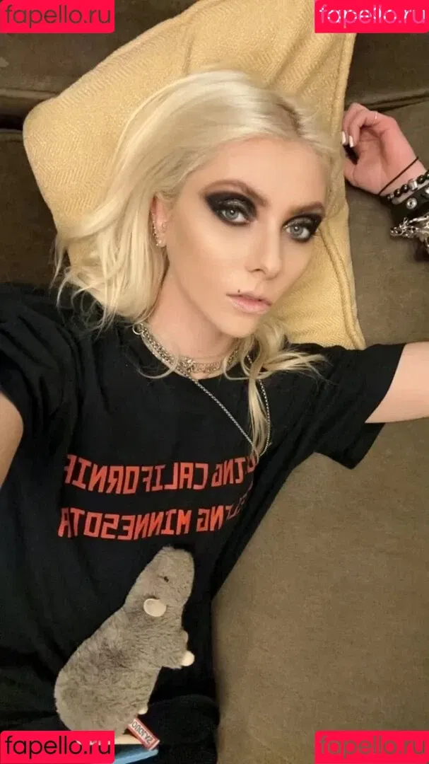 Taylor Momsen / aryelsoul / taylormomsen Onlyfans Photo Gallery 