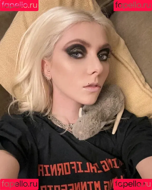 Taylor Momsen / aryelsoul / taylormomsen Onlyfans Photo Gallery 