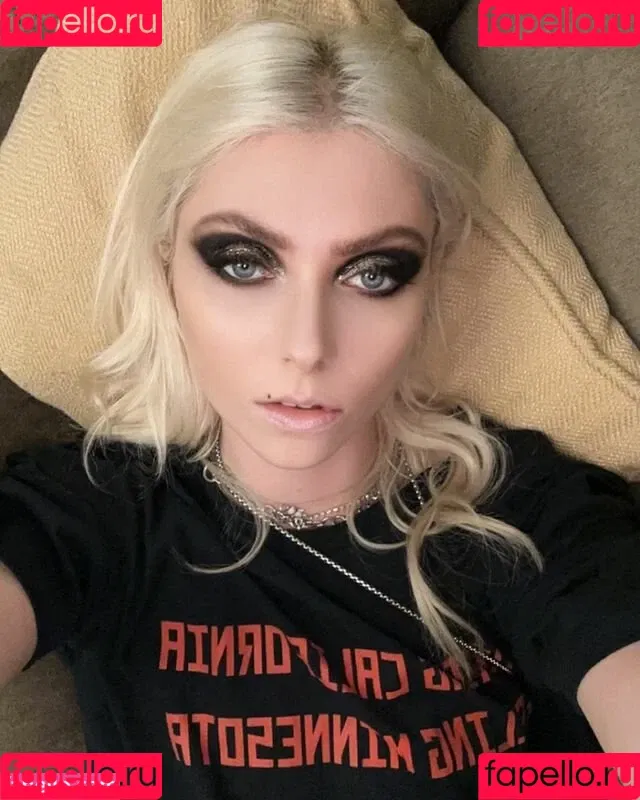 Taylor Momsen / aryelsoul / taylormomsen Onlyfans Photo Gallery 