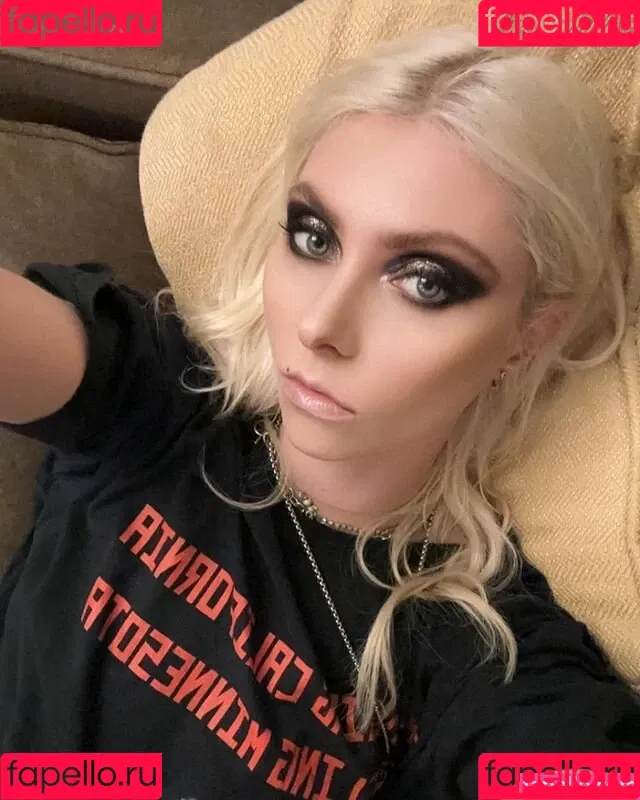 Taylor Momsen / aryelsoul / taylormomsen Onlyfans Photo Gallery 