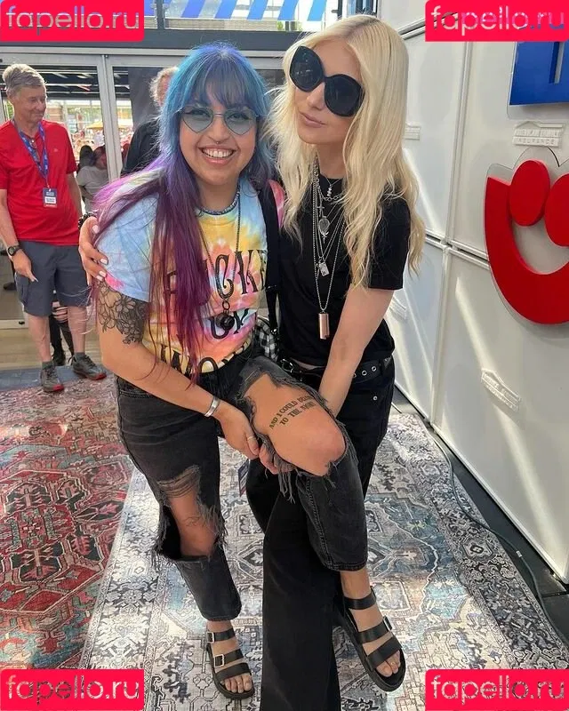 Taylor Momsen / aryelsoul / taylormomsen Onlyfans Photo Gallery 