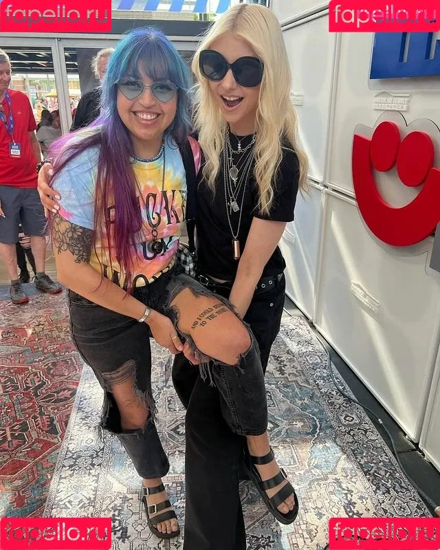 Taylor Momsen / aryelsoul / taylormomsen Onlyfans Photo Gallery 