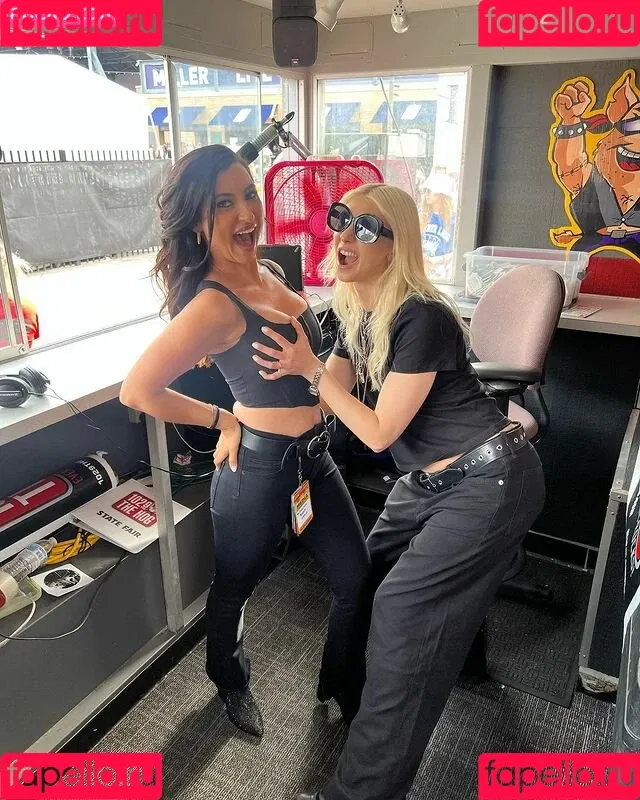 Taylor Momsen / aryelsoul / taylormomsen Onlyfans Photo Gallery 