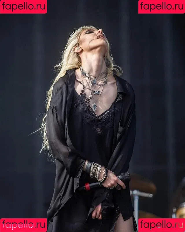 Taylor Momsen / aryelsoul / taylormomsen Onlyfans Photo Gallery 