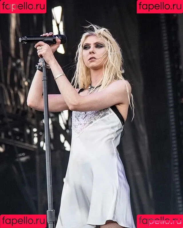 Taylor Momsen / aryelsoul / taylormomsen Onlyfans Photo Gallery 