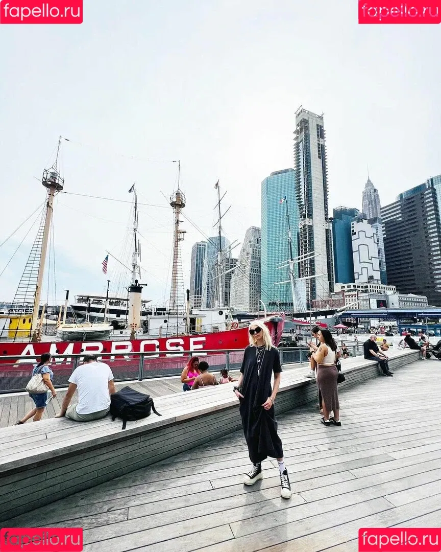 Taylor Momsen / aryelsoul / taylormomsen Onlyfans Photo Gallery 