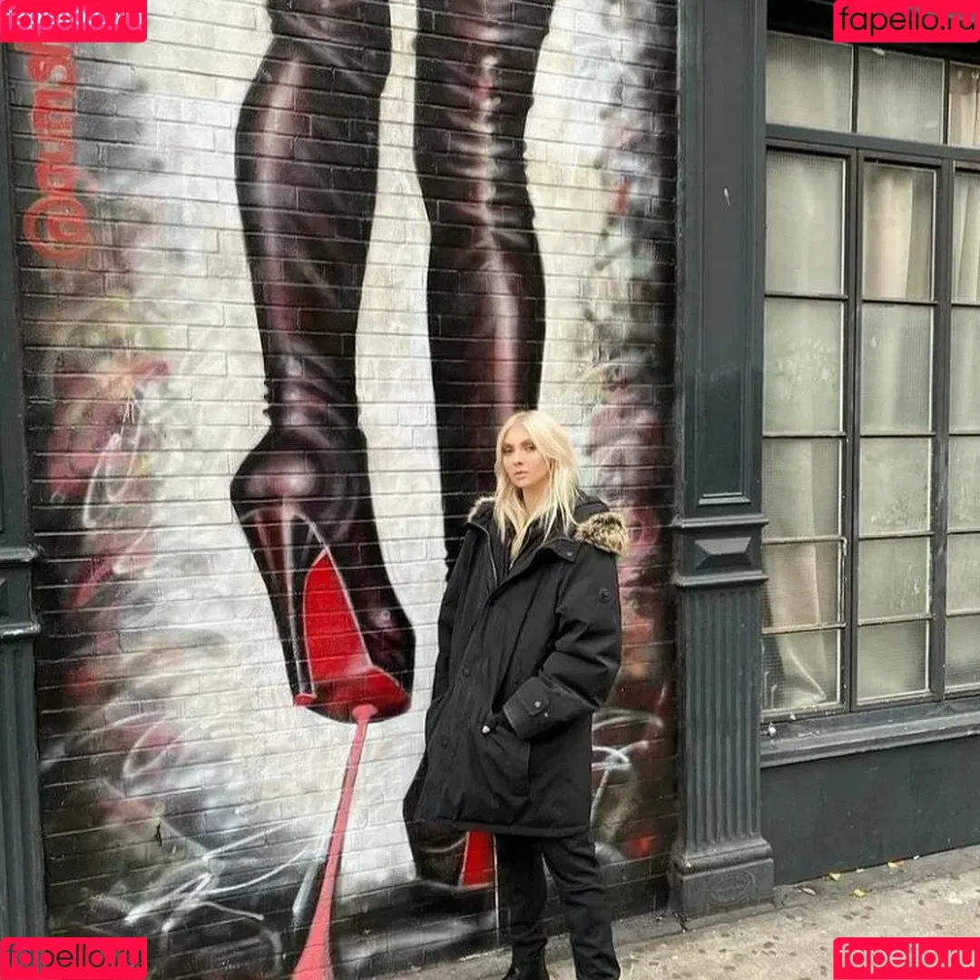Taylor Momsen / aryelsoul / taylormomsen Onlyfans Photo Gallery 