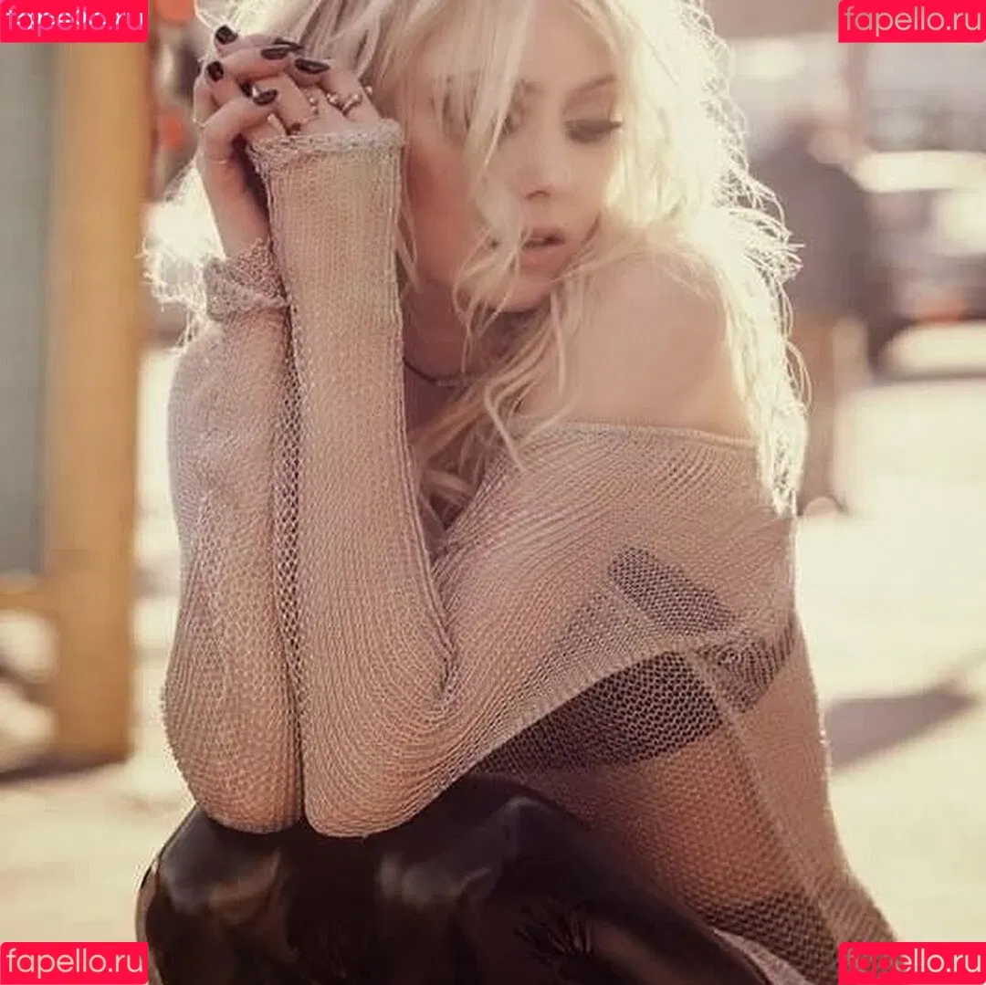 Taylor Momsen / aryelsoul / taylormomsen Onlyfans Photo Gallery 