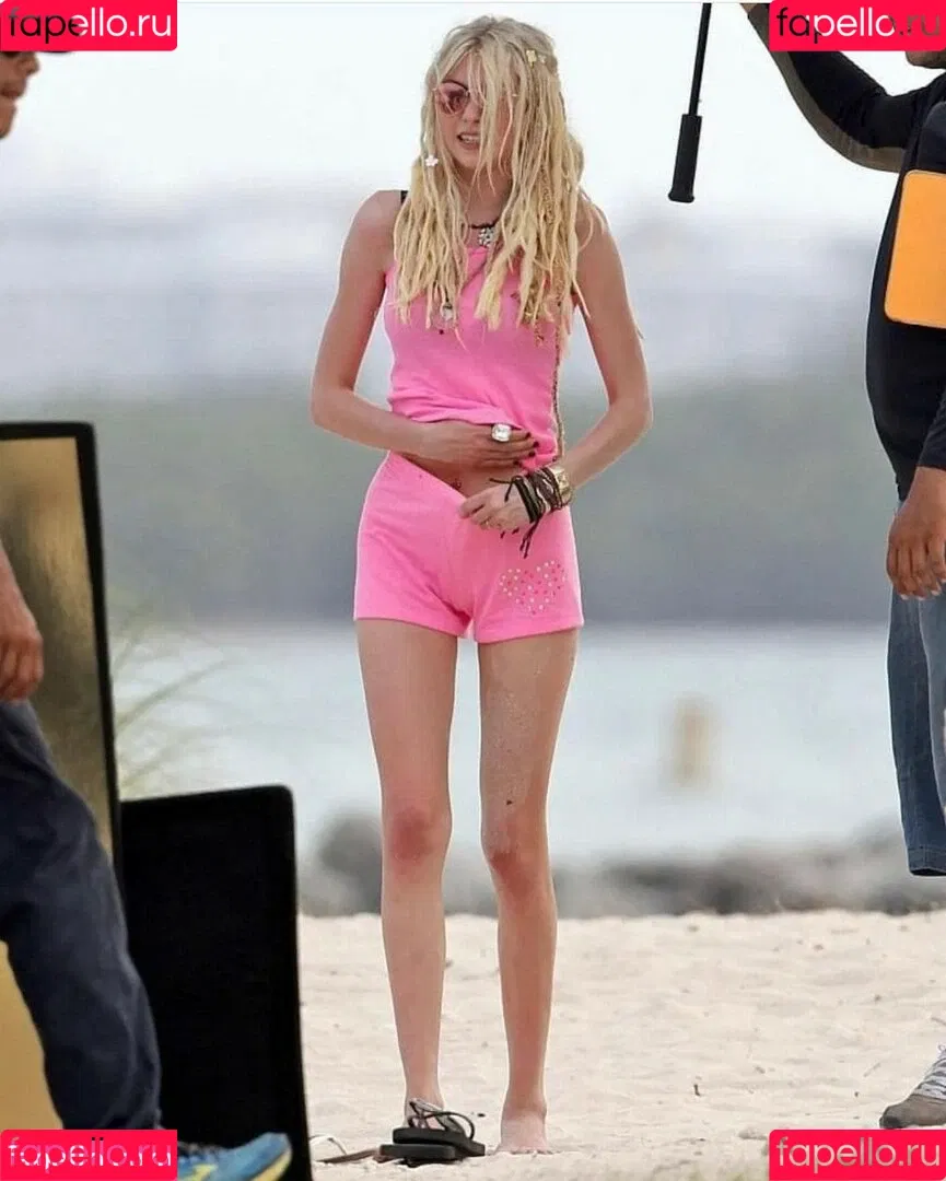 Taylor Momsen / aryelsoul / taylormomsen Onlyfans Photo Gallery 