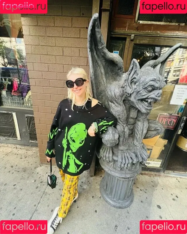 Taylor Momsen / aryelsoul / taylormomsen Onlyfans Photo Gallery 