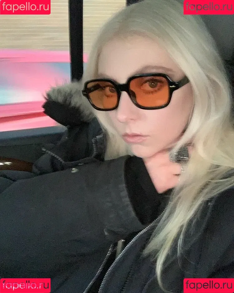 Taylor Momsen / aryelsoul / taylormomsen Onlyfans Photo Gallery 