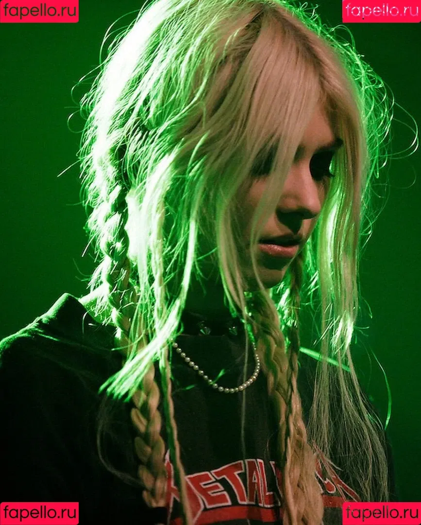 Taylor Momsen / aryelsoul / taylormomsen Onlyfans Photo Gallery 