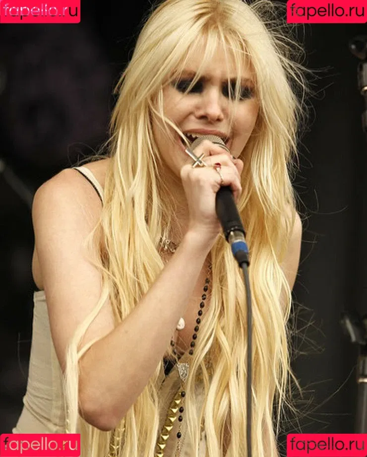 Taylor Momsen / aryelsoul / taylormomsen Onlyfans Photo Gallery 