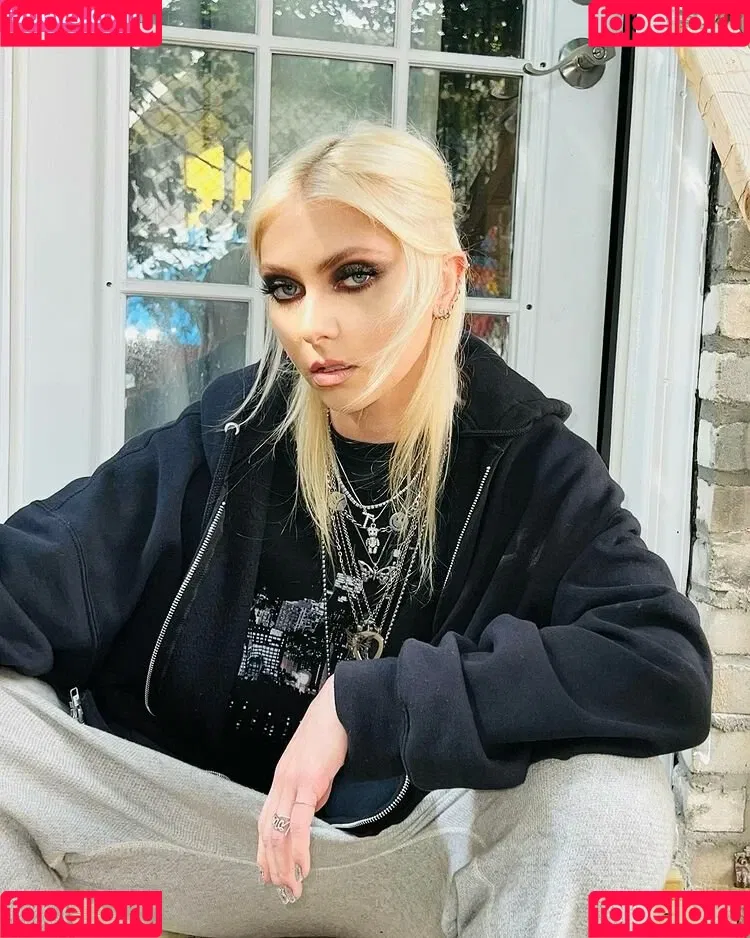 Taylor Momsen / aryelsoul / taylormomsen Onlyfans Photo Gallery 